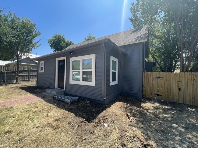 Building Photo - 203 W Purdom