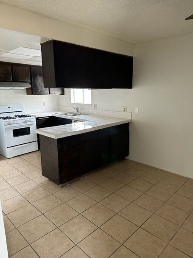 Building Photo - 2 Bedroom Condo located in 89121!