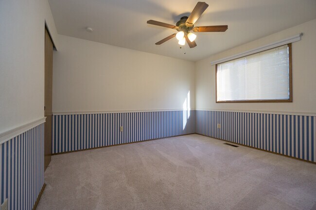 Building Photo - 16708 SE 40th Pl