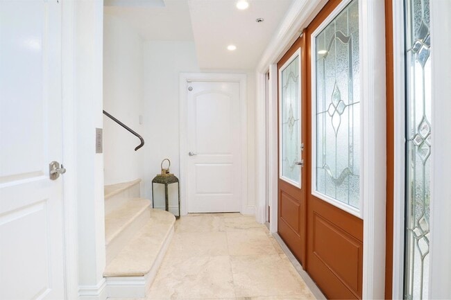 Building Photo - 247 S Ocean Blvd