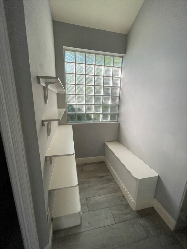 Building Photo - 13823 Wheatbridge Dr
