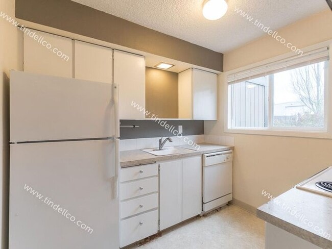 Building Photo - Charming Townhouse Style Home in Multnomah...