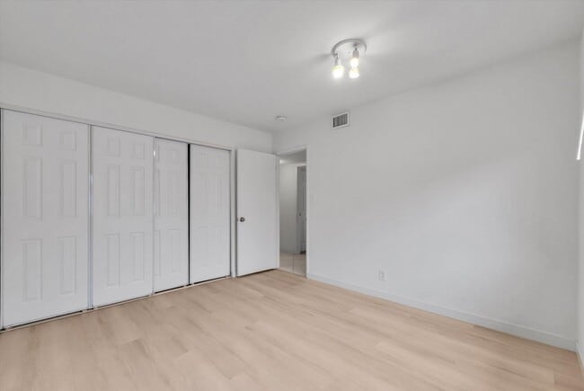 Building Photo - "Rare Single-Story Remodel: Modern 3BR End-Unit in University Park