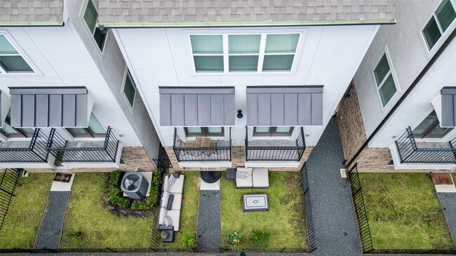 Building Photo - 1274 N Post Oak Rd