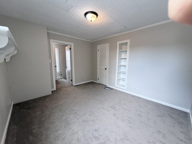 Building Photo - 714 B St