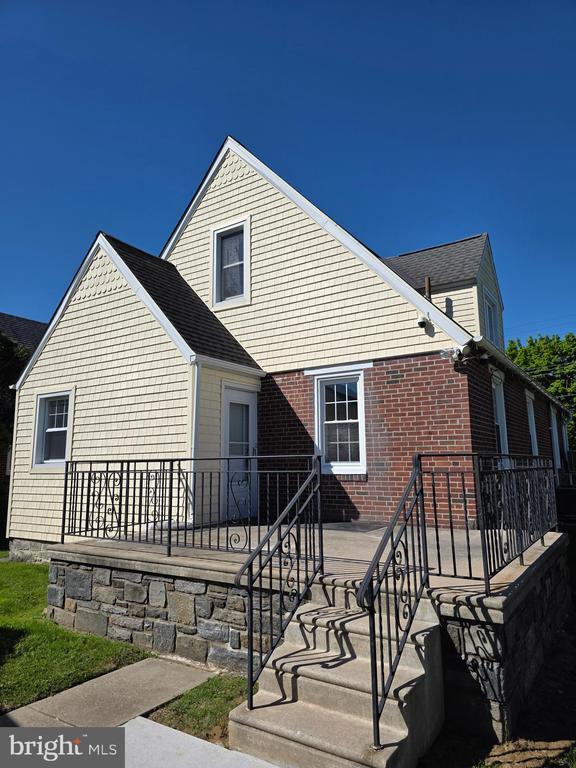 Building Photo - 605 S Eagle Rd