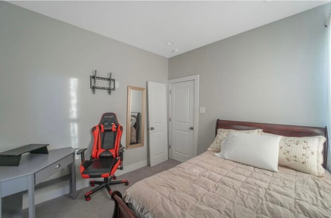 Building Photo - 622 Janisch Rd