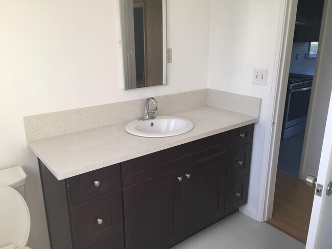 Building Photo - 515 N Nicholson Ave