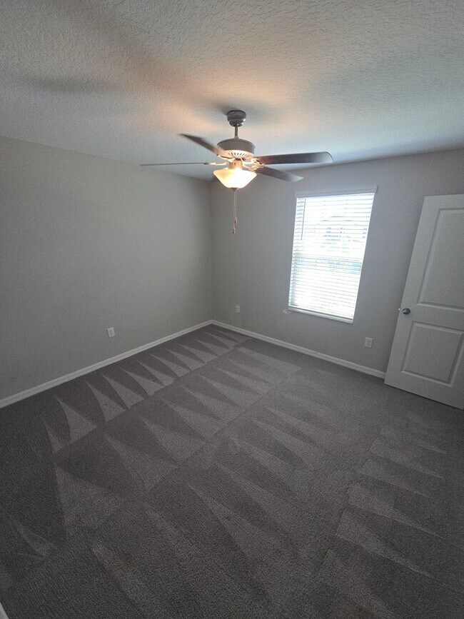 Building Photo - Gorgeous 5-Bedroom, 2.5-Bathroom Home in Riverview