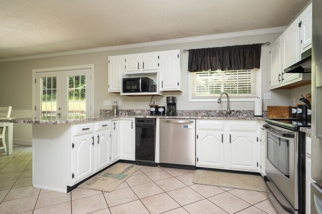 Building Photo - 3 br/ 2 bath home, private setting with garage/workshop