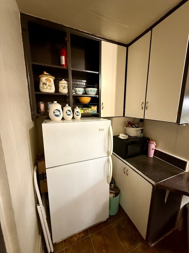 Building Photo - 612 S 4th St W