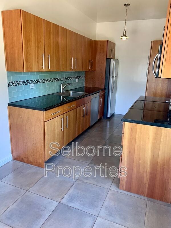 Building Photo - 507 Forest St