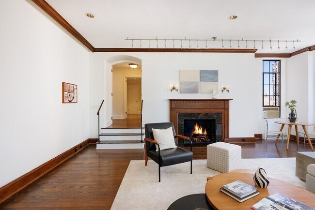 Building Photo - 350 W 57th St
