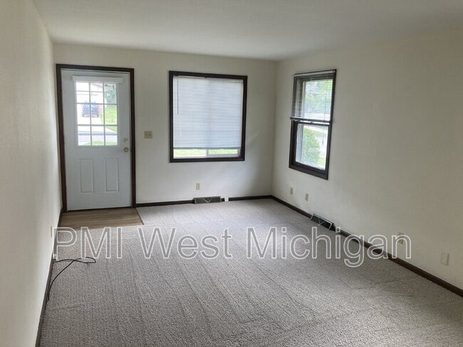Building Photo - 7255 Periwinkle Ave SE