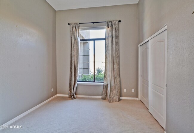Building Photo - 13059 E Poinsettia Dr