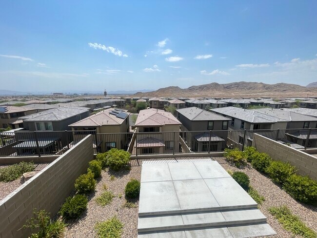 Primary Photo - Carry Over Showing: This property has been...