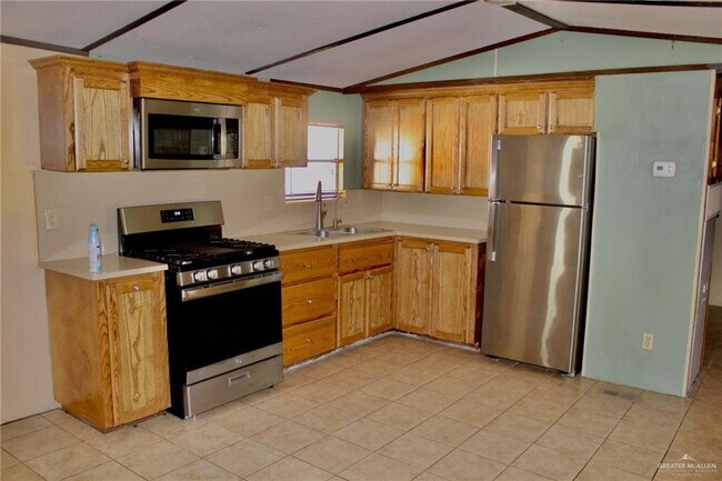 Building Photo - 1304 Breezy Dr
