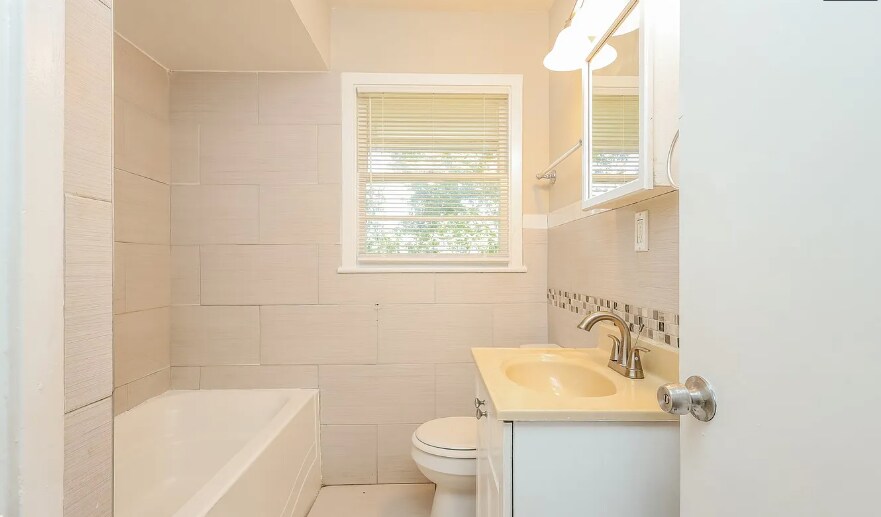 Building Photo - 3966 Mosley Dr