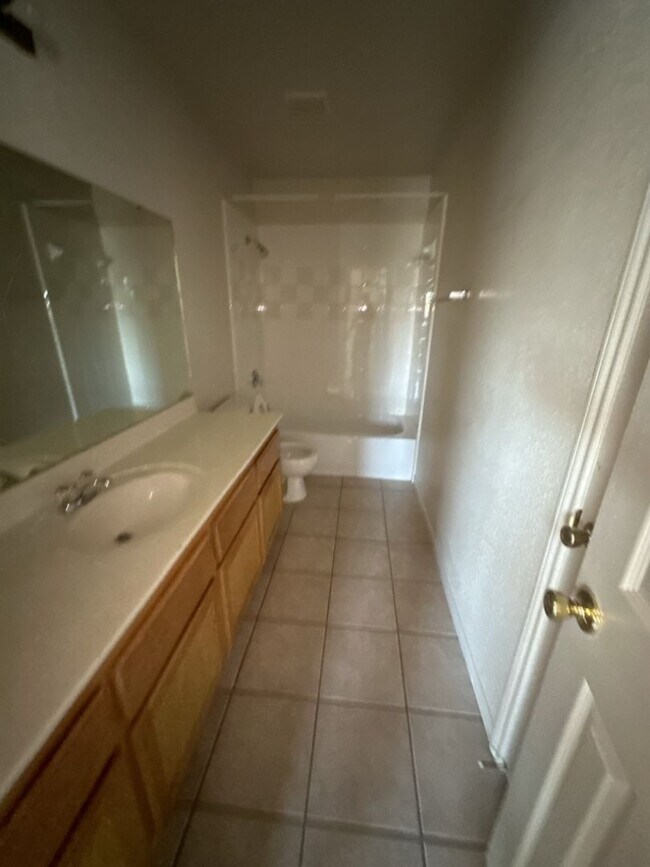 Building Photo - 2107 Charleston Ct