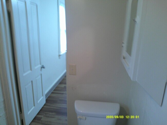 Building Photo - 140-14