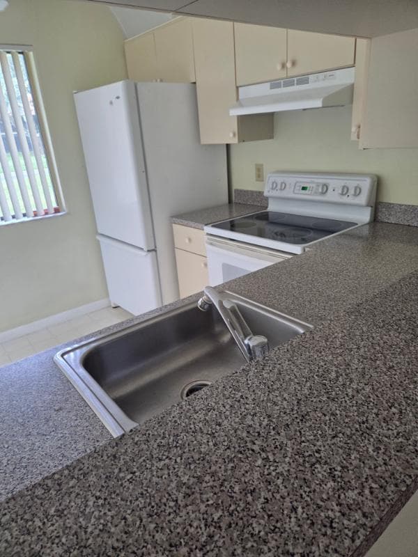 Building Photo - 3369 Perimeter Dr