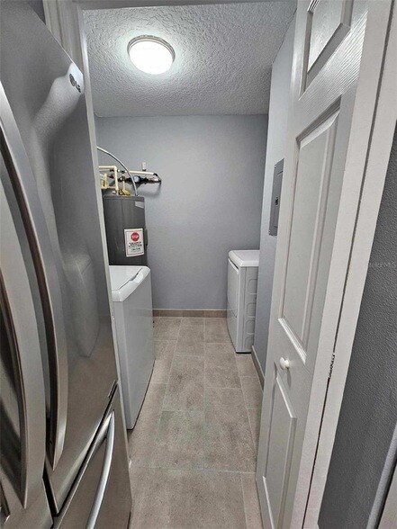 Building Photo - 2533 Grassy Point Dr