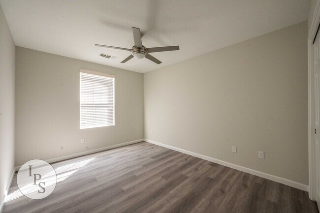 Building Photo - Clovis Eastside Home, 4BR/3BA, Built 2017 - Lots of Amenities!
