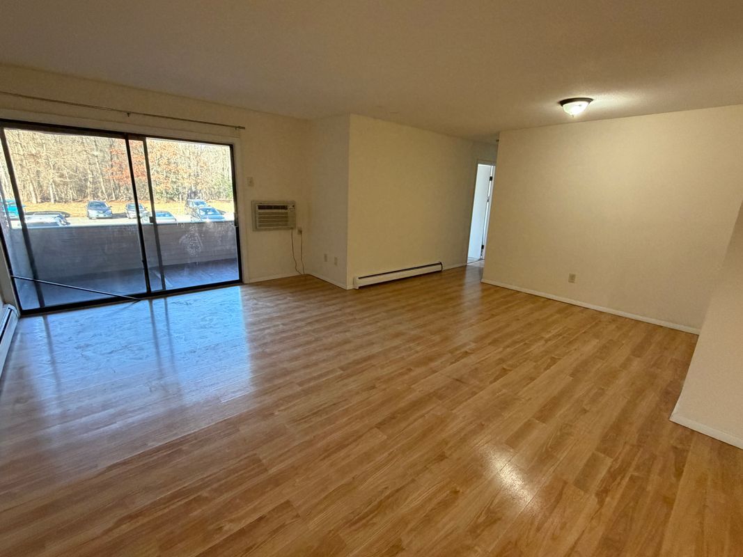 Building Photo - 565 Talcottville Rd