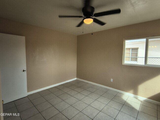 Building Photo - 4918 Guadalupe Dr