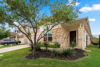 Building Photo - Beautiful 3 bedroom, 2.5 bathroom home in Summerrow Condos!!!
