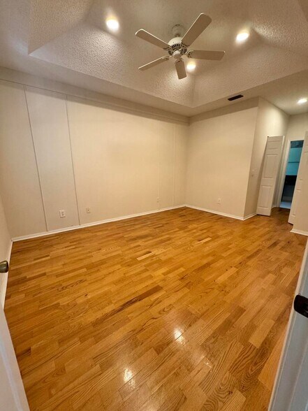 Building Photo - 10895 Fillmore Dr