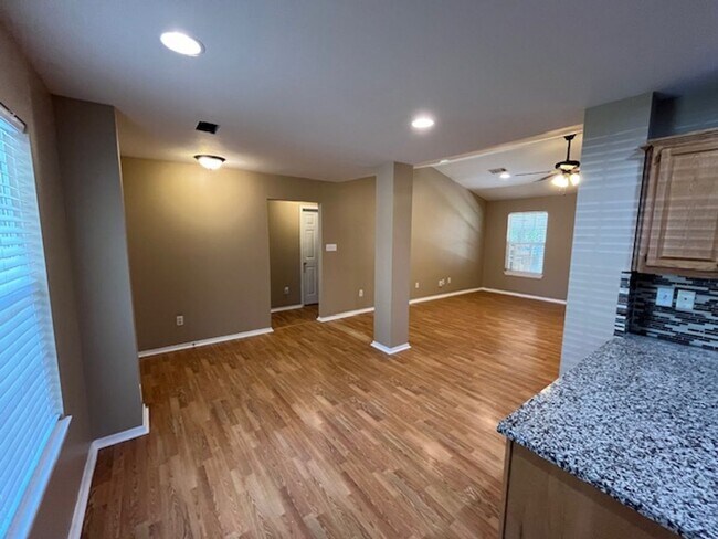 Building Photo - Nice Benton 3 bedroom 2 bathroom house.