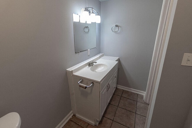 Building Photo - 706 Demaret Dr