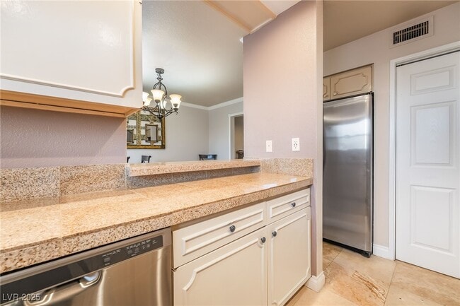 Building Photo - 1038 Tam O Shanter