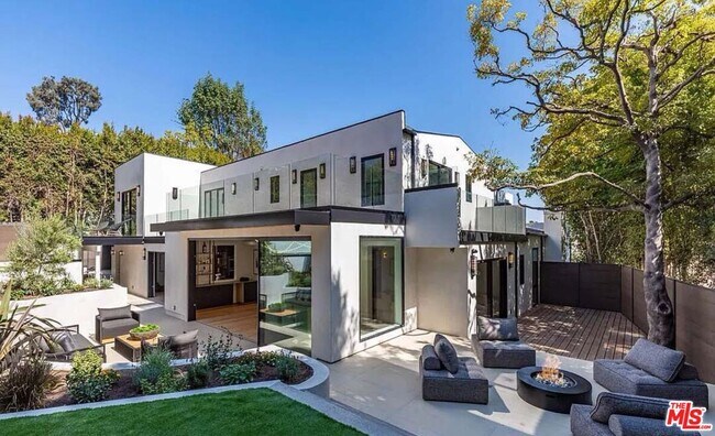 Building Photo - 1271 Sunset Plaza Dr