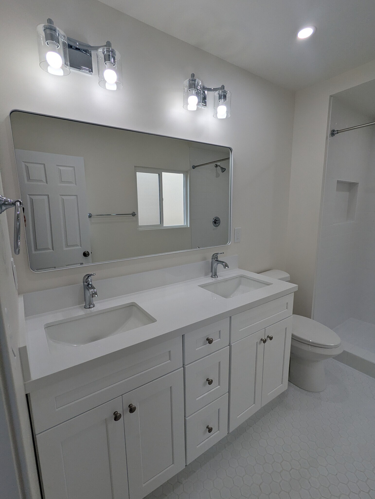 Building Photo - 613 Illinois Ct