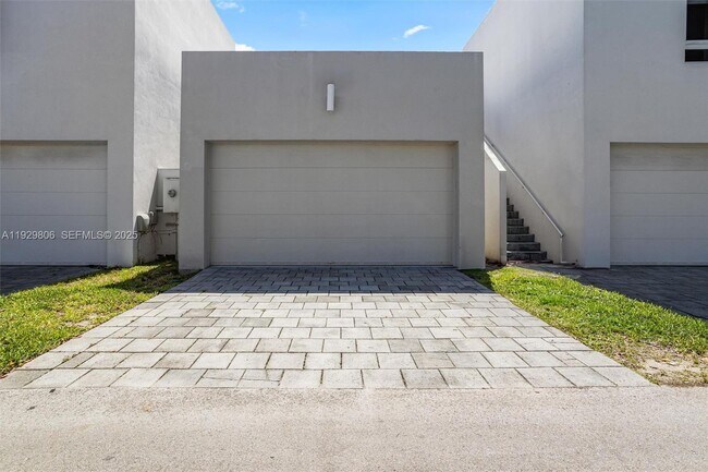 Building Photo - 6308 NW 104th Path