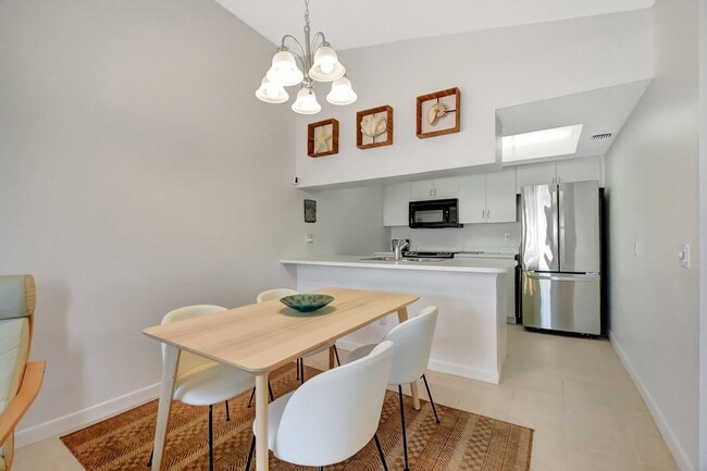 Building Photo - 621 Waterside Dr