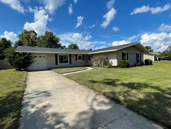 Building Photo - 104 Timber Ln