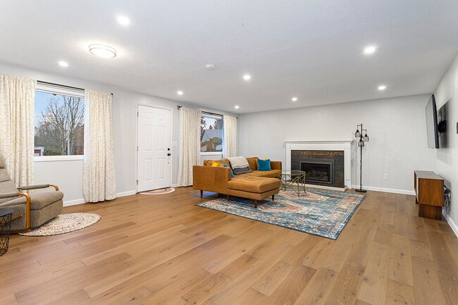 Building Photo - 12318 SE 67th Ct