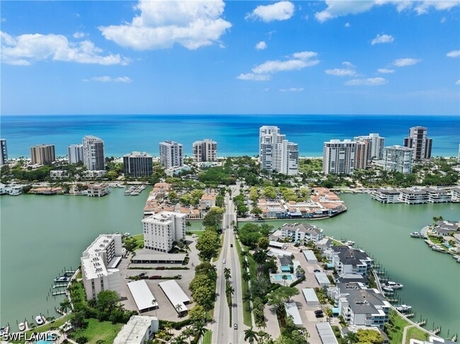 Building Photo - 250 Park Shore Dr