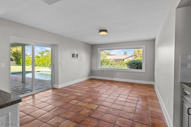 Building Photo - 1384 Burgundy Dr