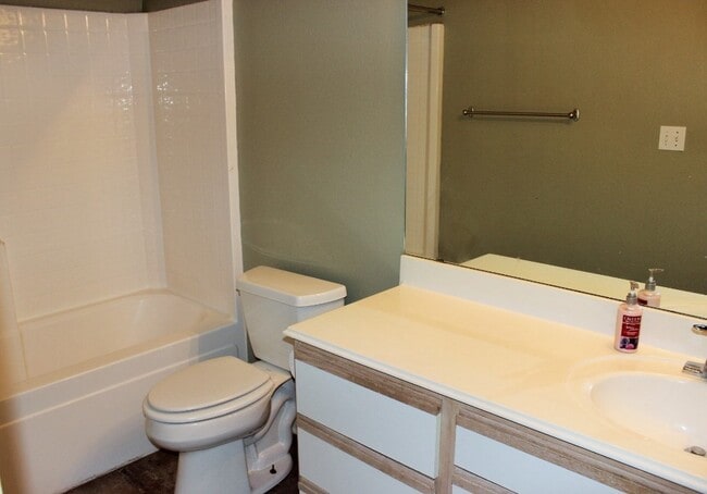 Building Photo - 347 Stone Hill Dr