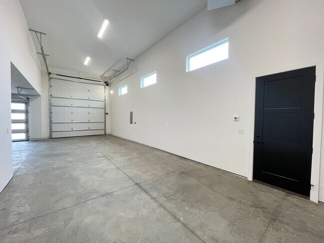 Building Photo - Newer Rathdrum Rancher