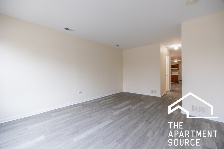 Building Photo - 6323 W Fullerton Ave