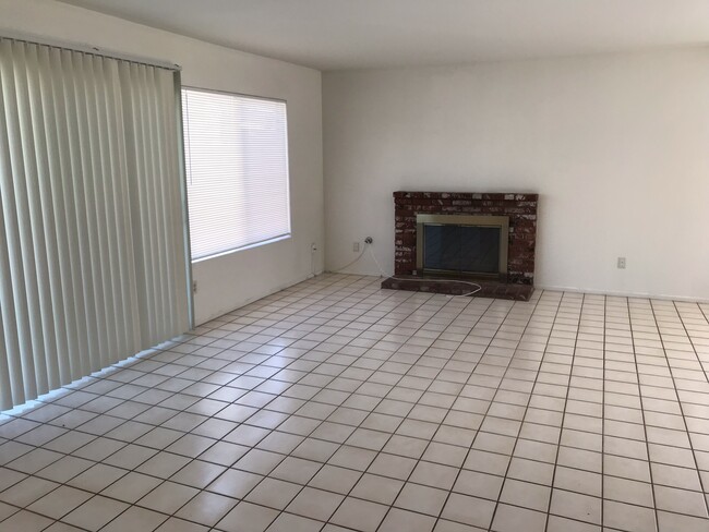 Building Photo - 4bd 3ba Charming Home For Rent!