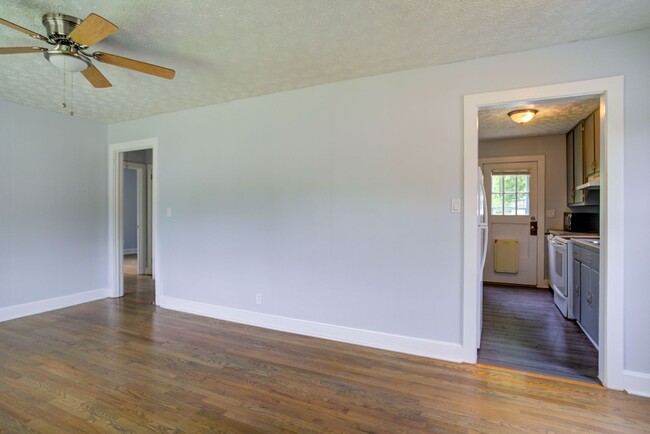 Building Photo - 3 bed 1 bath on Knob Creek Rd. near Johnso...