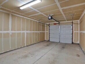 Building Photo - This is a lovely halfplex with 2 stories, 3 bedrooms, and 2.5 bathrooms in a quiet HOA neighborhood