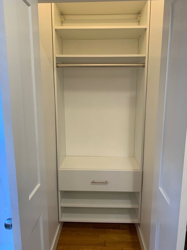 Building Photo - CHELSEA/BOSTON NO BROKER OR RENTAL FEES!! ...
