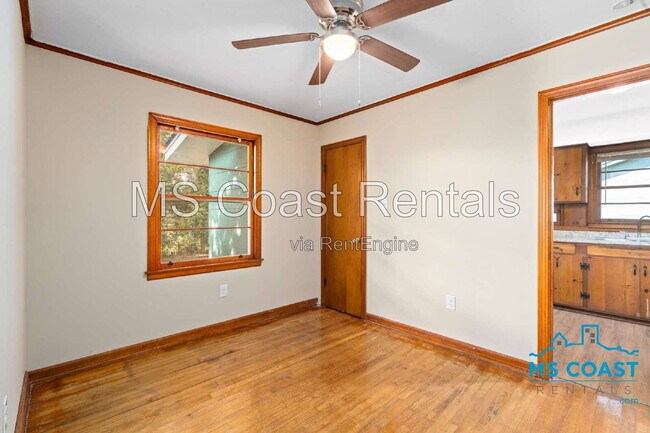 Building Photo - 2050 North Dr